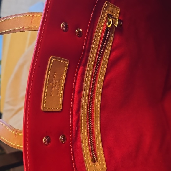 LOUIS VUITTON Vernis Red Tote bag - Picture 12 of 17